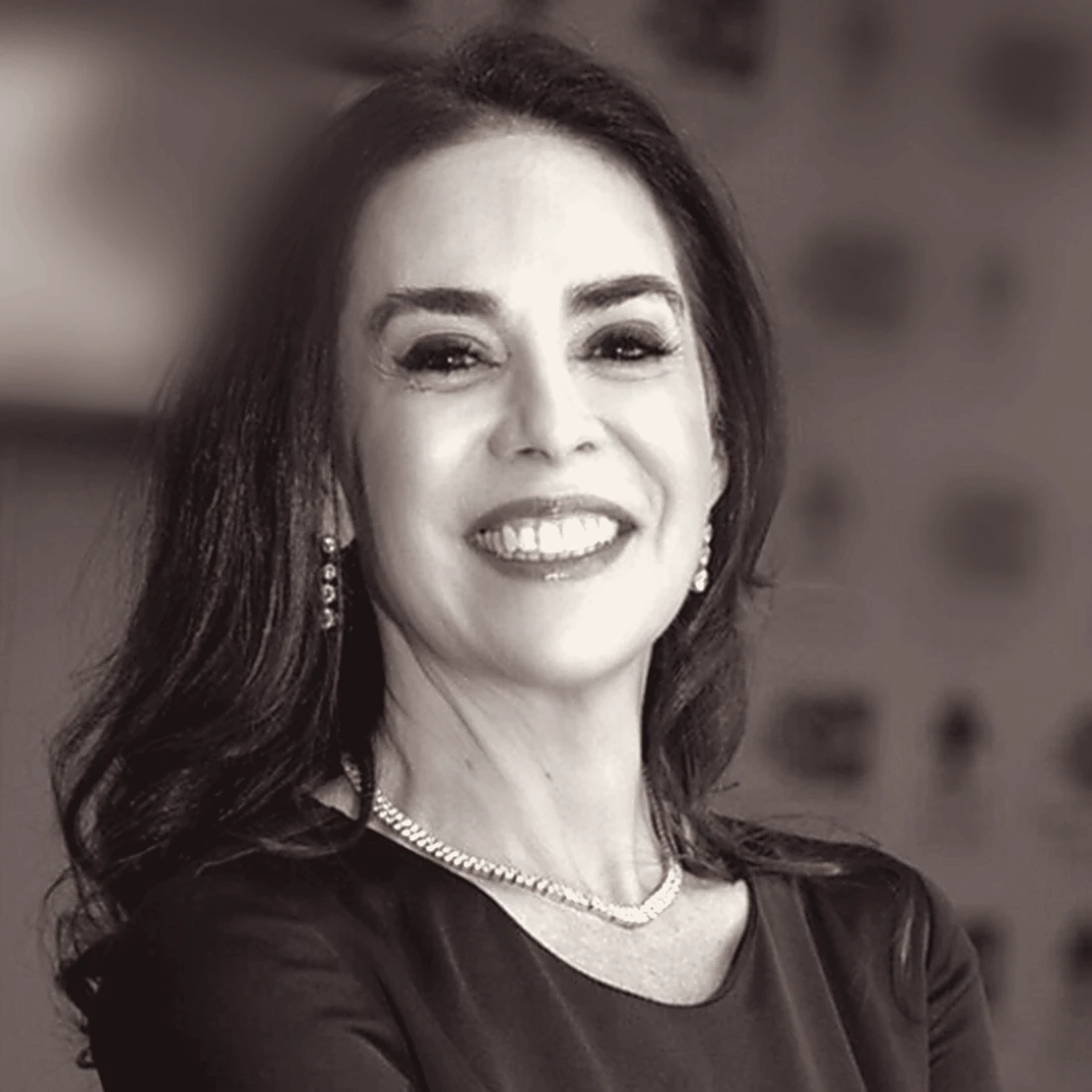 Retrato de Renata Abalém em preto e branco